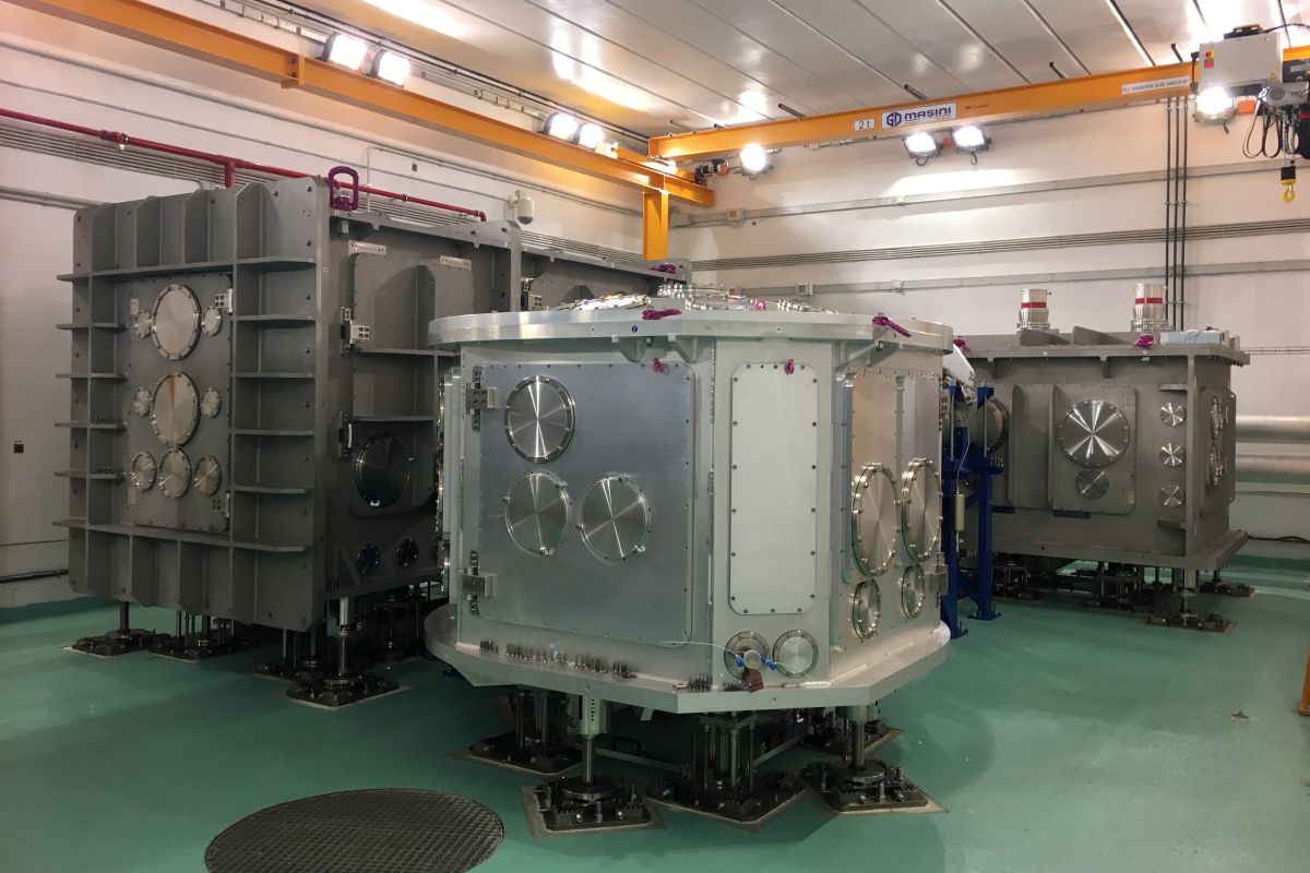 C2, C1 and C3 vacuum chambers